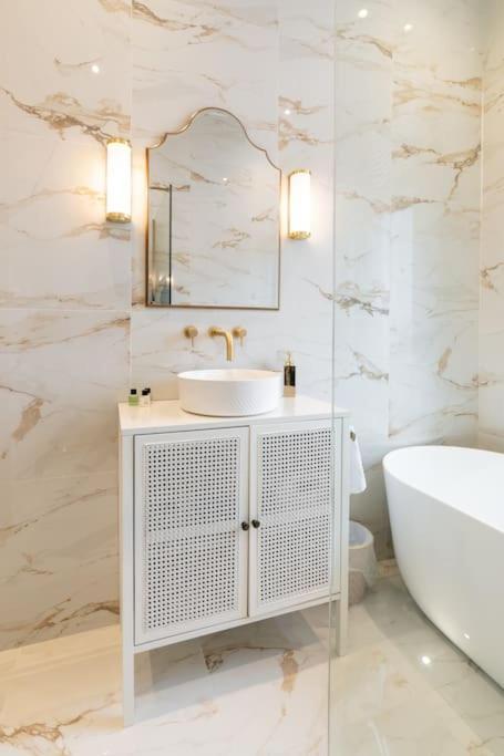 The Devonshire Suite - Your 5 Star West End Stay! Glasgow Esterno foto